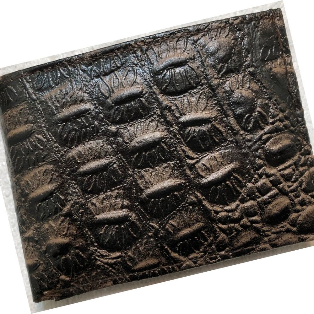 CLEARANCE NWT Brazilian Brown Genuine Leather Bifold Crocodile Pattern Wallet